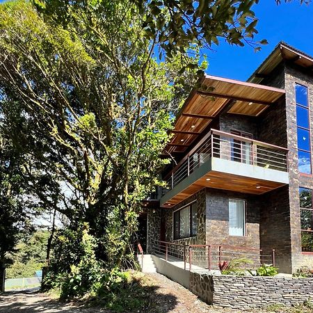 Cougar Monteverde Bagian luar foto