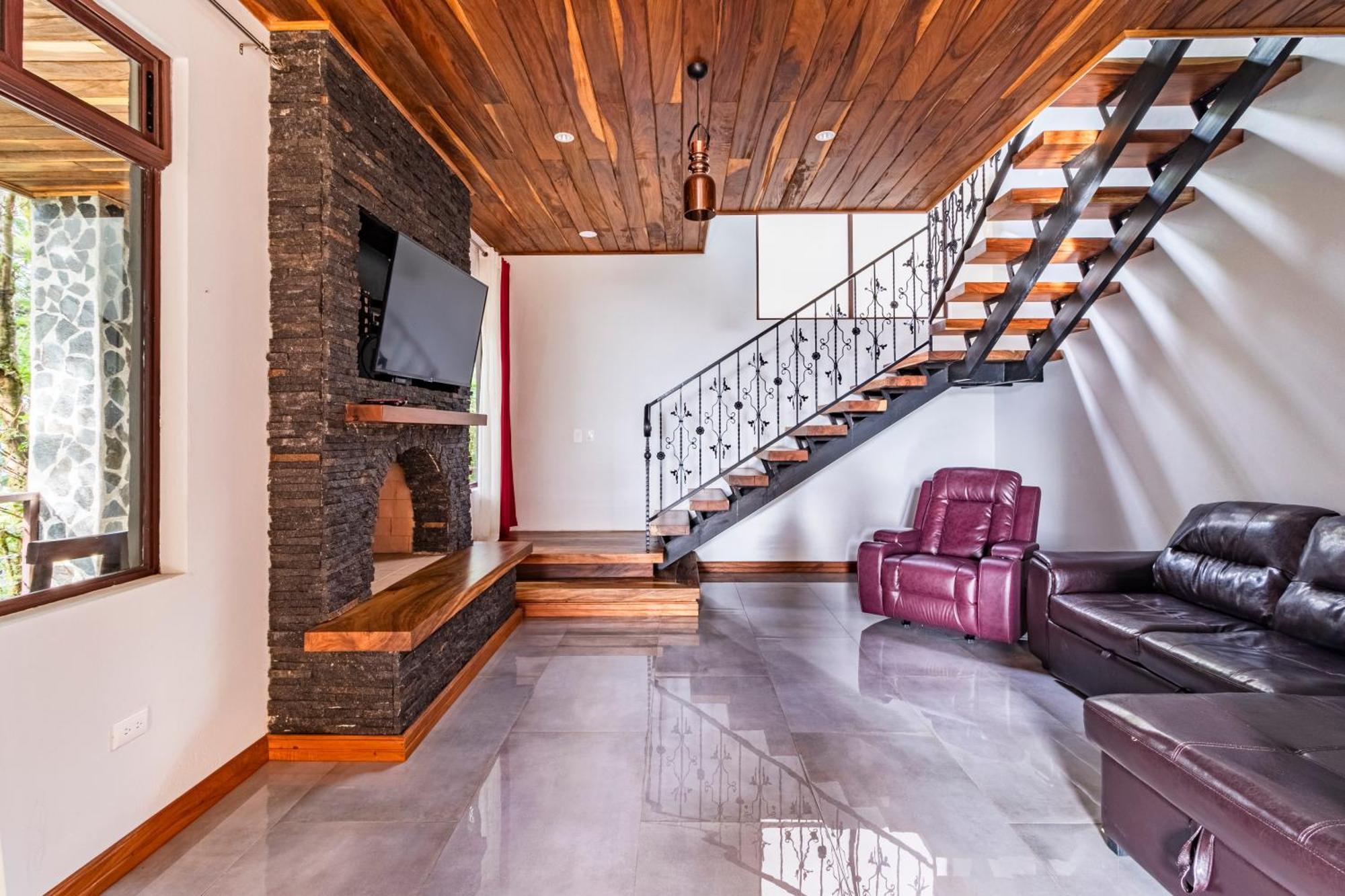 Cougar Monteverde Bagian luar foto