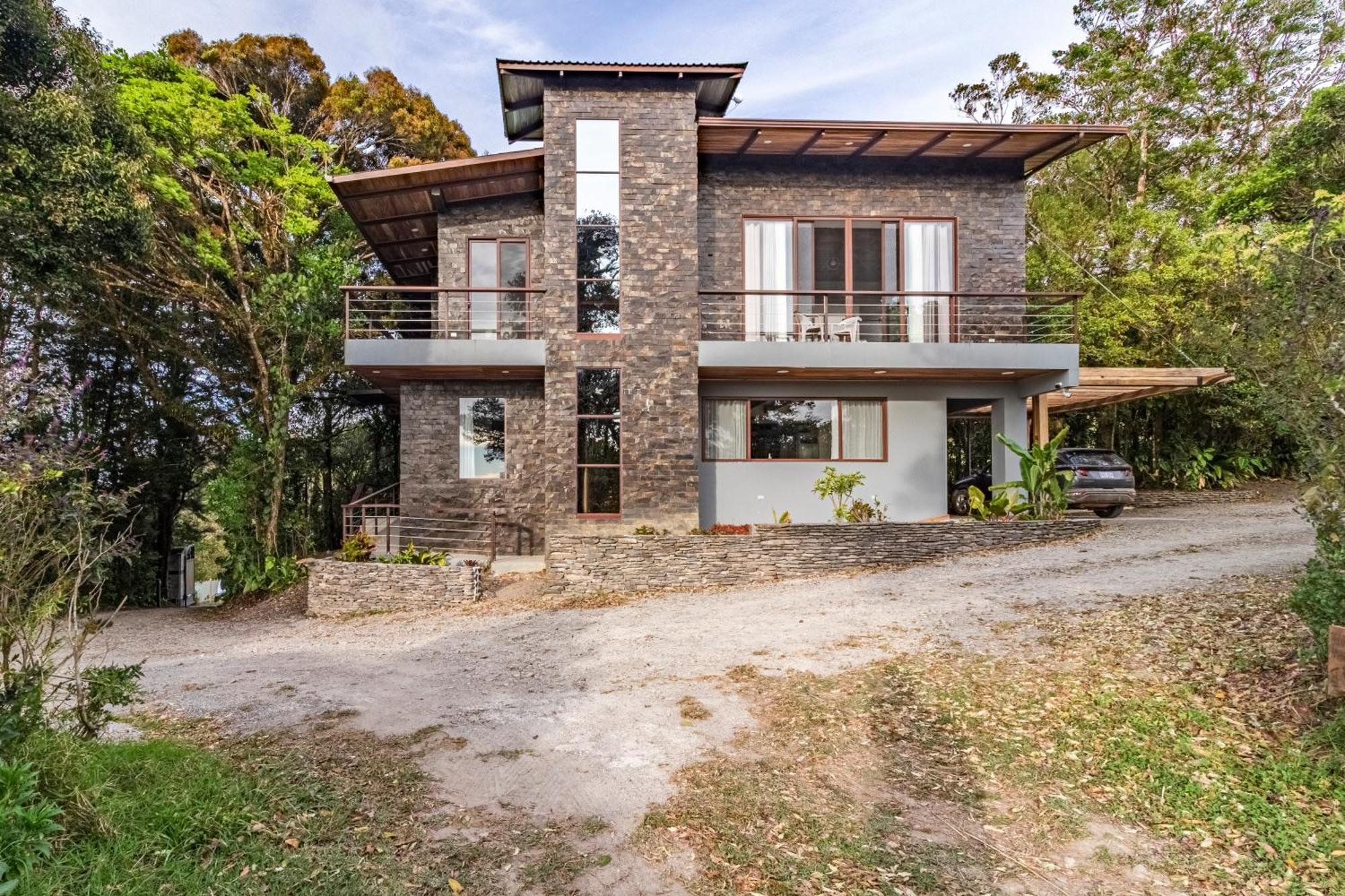 Cougar Monteverde Bagian luar foto